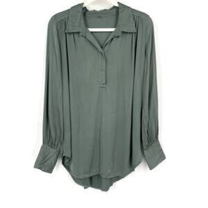 Chic Sage Blouse with Classic Collar